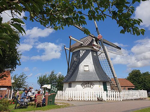 Das Foto zeigt die Mühle in Werdum
